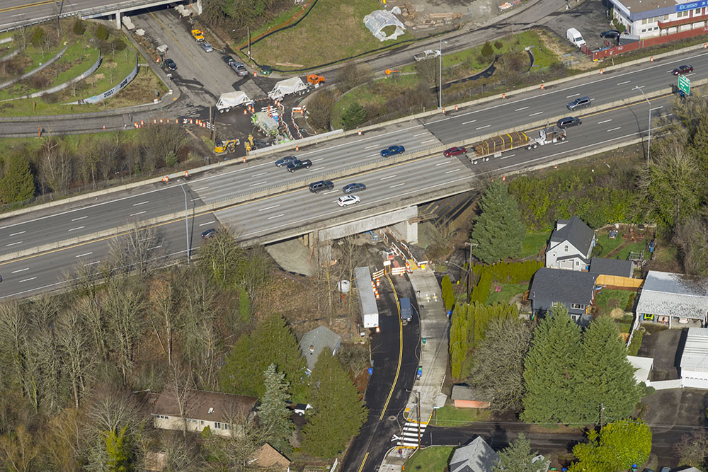 Aerial photo of I-5 over SW 26th Avenue while crews build the new structure on SW 26th Avenue
