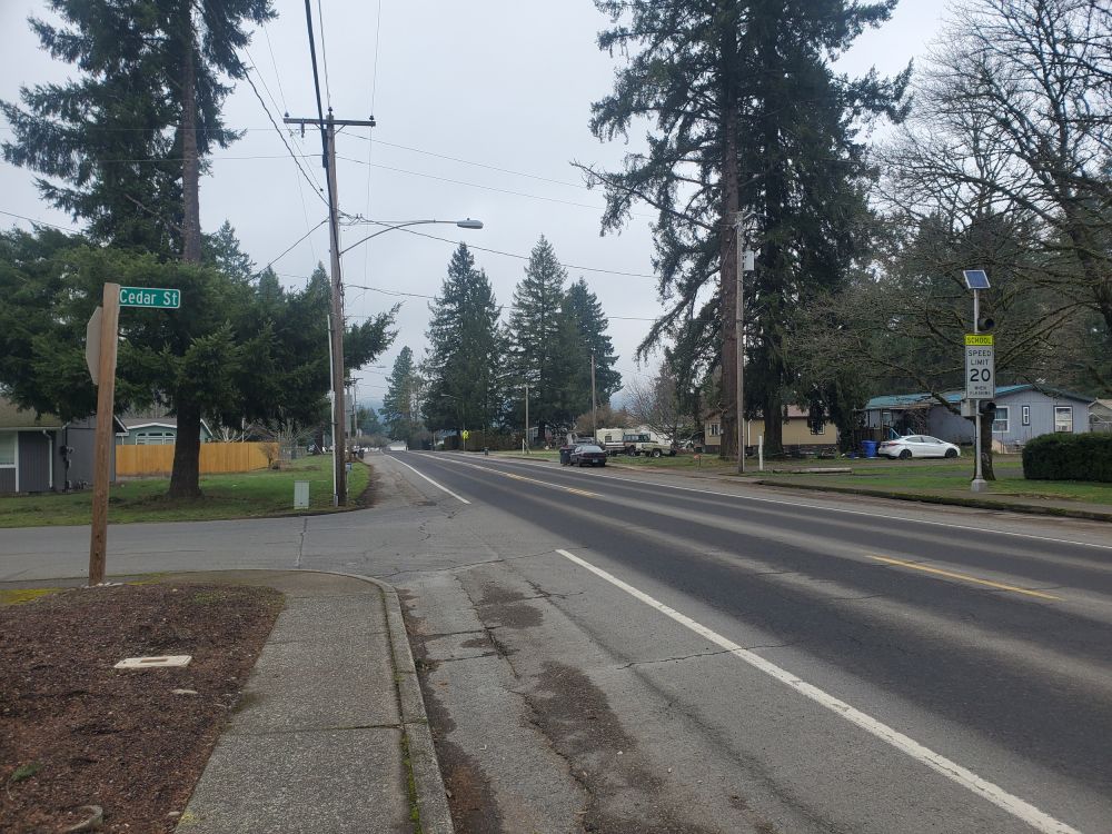 Photo showing the intersection of OR 226 and Cedar Street in Lyons