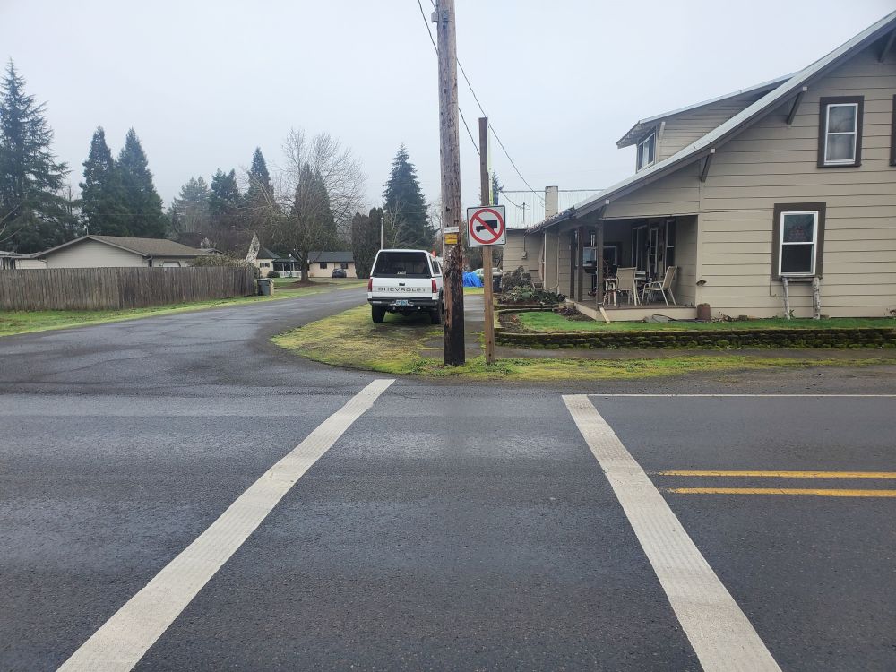 Photo showing the other side of the crosswalk at SE Ash Street on OR 226.